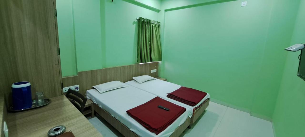 Hotel Aaditya Palace Bhusawal Экстерьер фото
