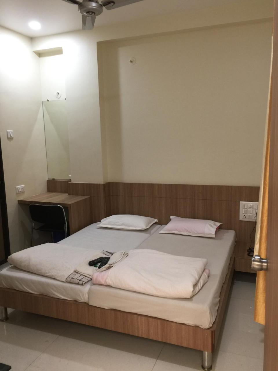 Hotel Aaditya Palace Bhusawal Экстерьер фото
